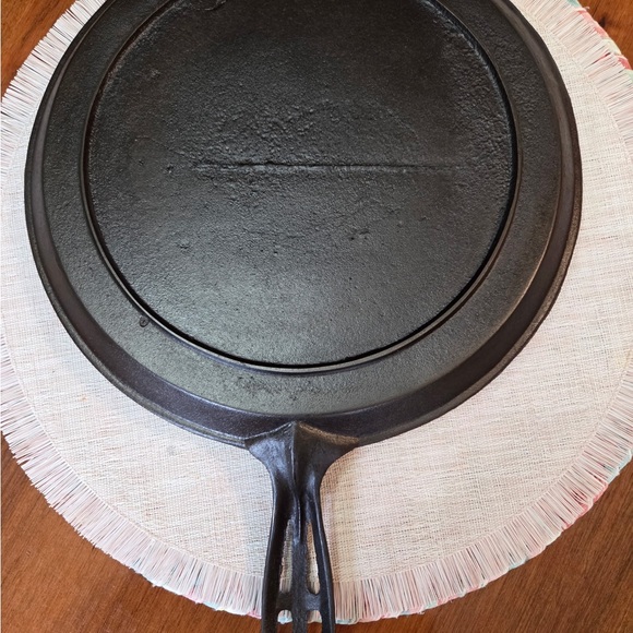 Cast Iron Skillet - Black - Picture 4 of 6